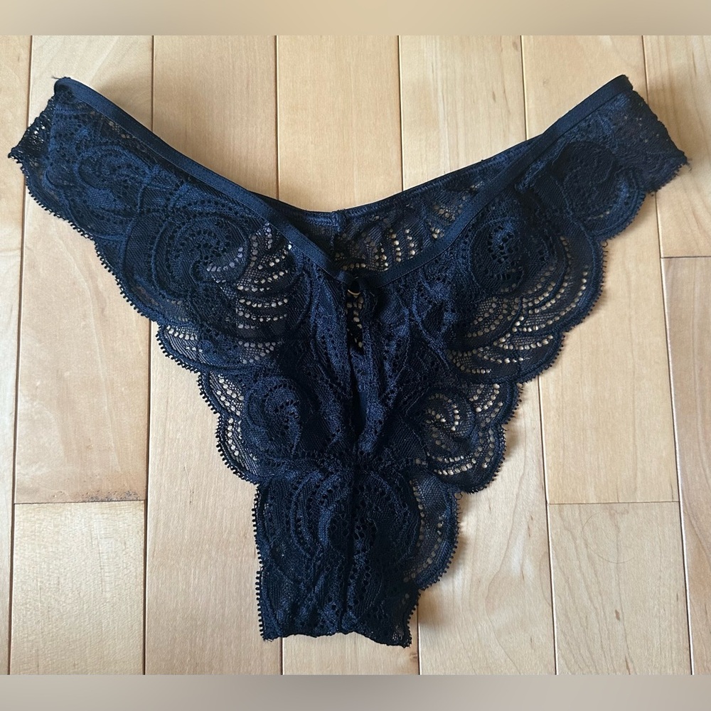 Victoria's Secret elegant black lace brazilian panty